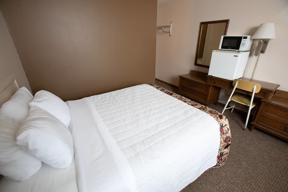 Economy Hotel Okmulgee interior in Okmulgee, OK — gallery photo 2