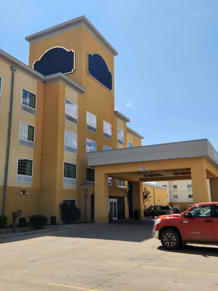 La Quinta Inn & Suites by Wyndham Minot — hotel in Minot, North Dakota