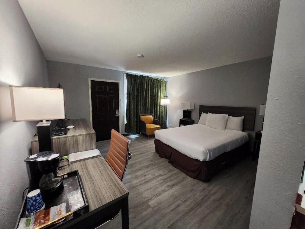 Super 8 by Wyndham Hayward WI property views in Hayward, WI — gallery photo 3