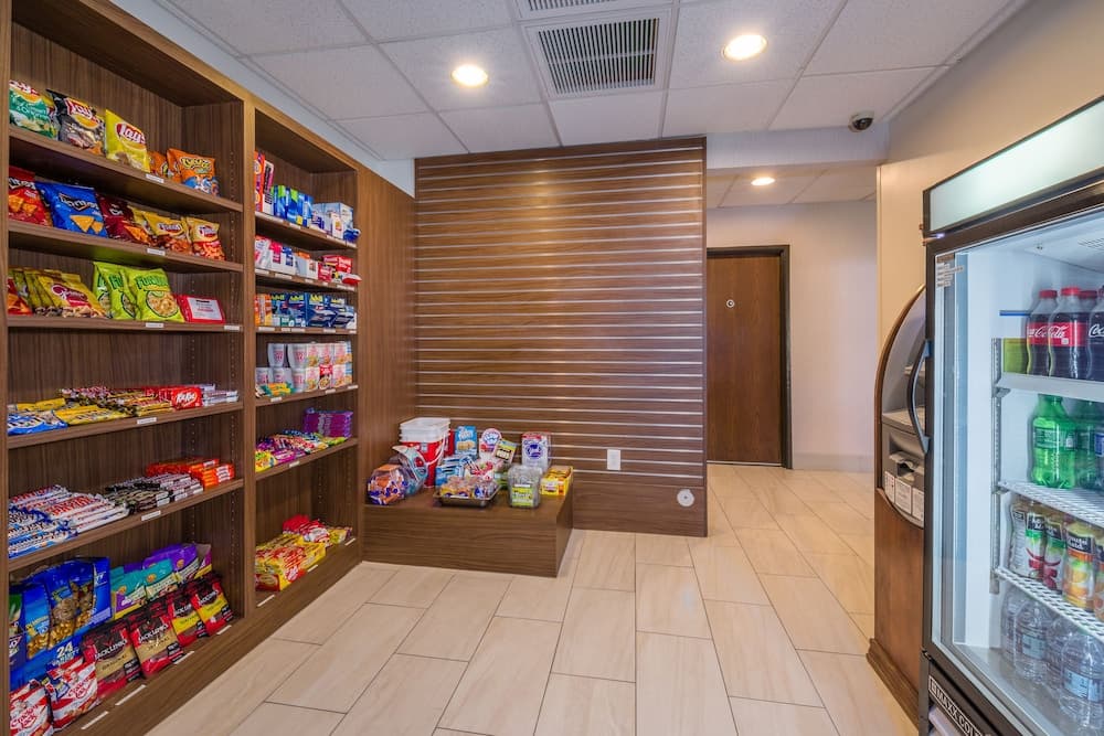 Holiday Inn Express Hotel & Suites Phoenix-Airport by IHG interior in Phoenix, AZ — gallery photo 2