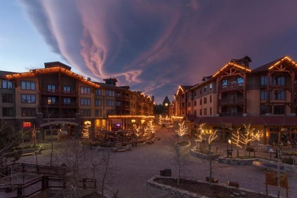 Village 2230 White Mountain Lodge — hotel in Mammoth Lakes, California