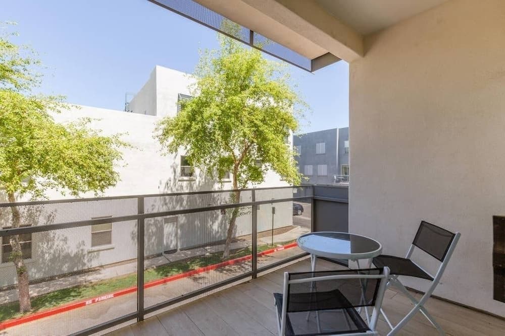 City Luxury Oasis! 3 Level Condo With 360 Roof! featured exterior or lobby in Phoenix, AZ — similar hotel