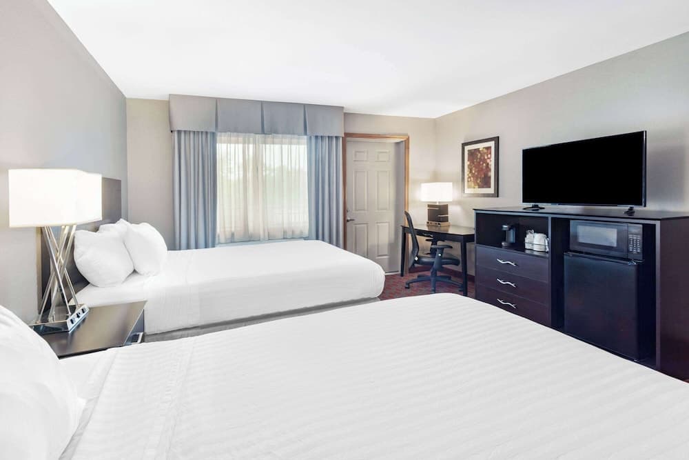 Baymont by Wyndham Brooklyn Center — hotel in Brooklyn Center, Minnesota