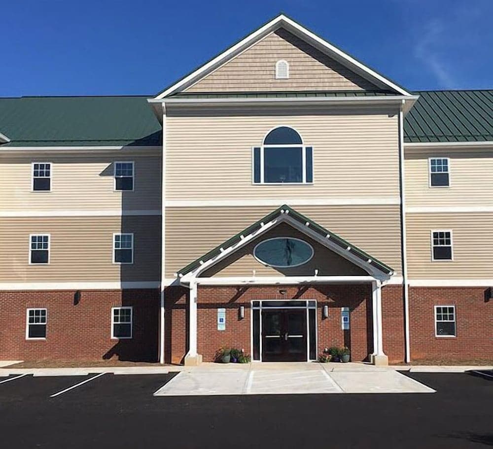 The Acorn Suites — hotel in Mebane, North Carolina