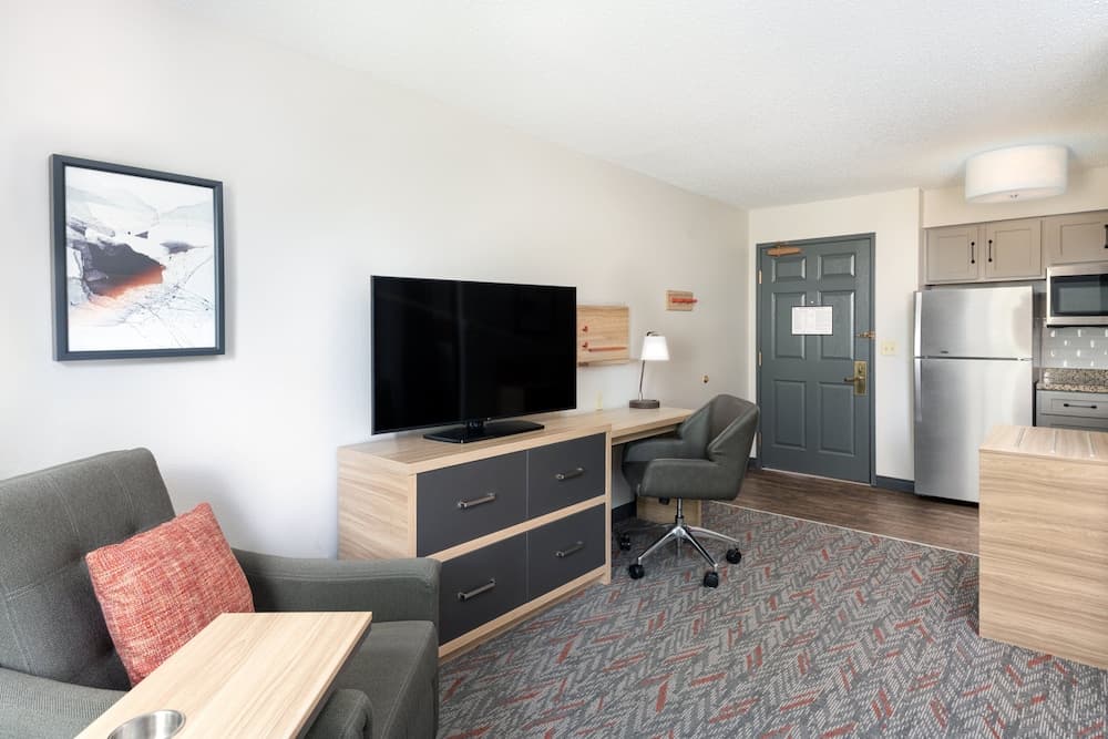 Candlewood Suites Eagan Arpt South - Mall Area by IHG interior in Eagan, MN — gallery photo 2