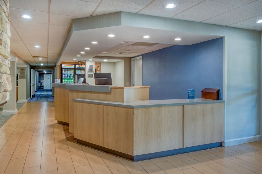 Fairfield Inn By Marriott Raleigh Crabtree interior in Raleigh, NC — gallery photo 2