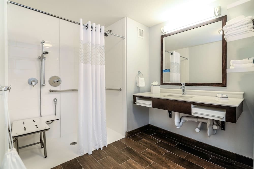 Hampton Inn Brighton interior in Brighton, MI — gallery photo 2