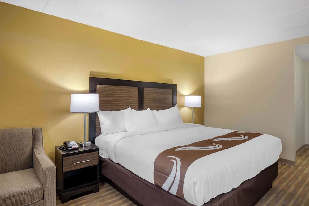 Quality Inn & Suites Ruther Glen interior in Ruther Glen, VA — gallery photo 2