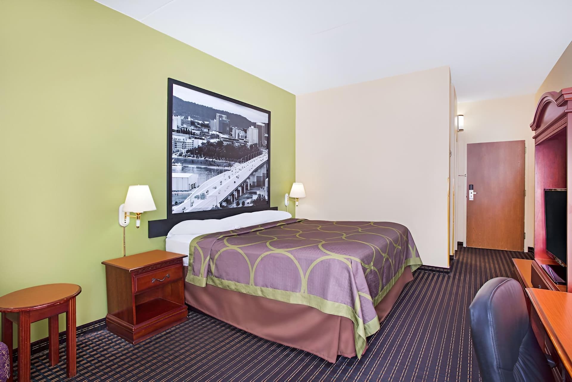 Super 8 by Wyndham Chattanooga/Hamilton Place interior in Chattanooga, TN — gallery photo 2