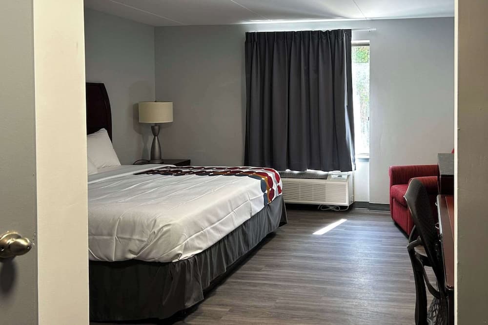 Rodeway inn Clemmons/Winston-Salem Area I-40 interior in Clemmons, NC — gallery photo 2