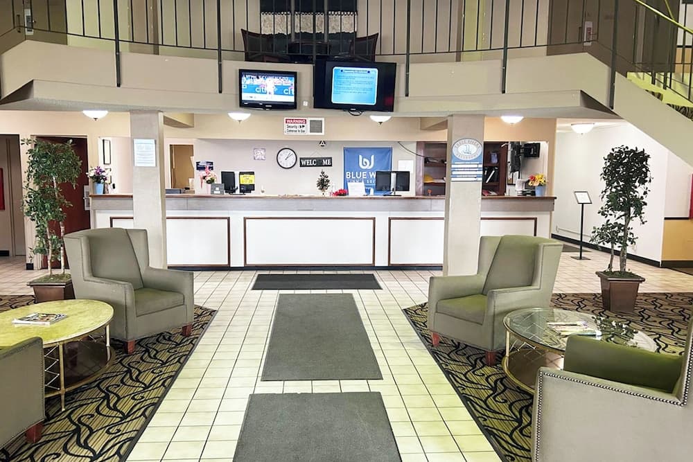 Blue Way Inn & Suites La Crosse — hotel in La Crosse, Wisconsin