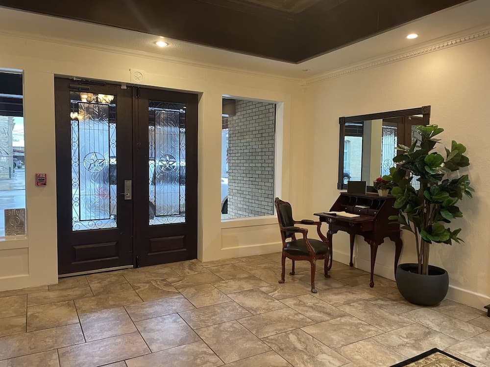The Alcalde Hotel property views in Gonzales, TX — gallery photo 3