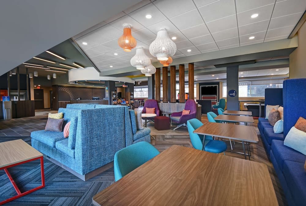 Tru by Hilton Troy Detroit interior in Troy, MI — gallery photo 2