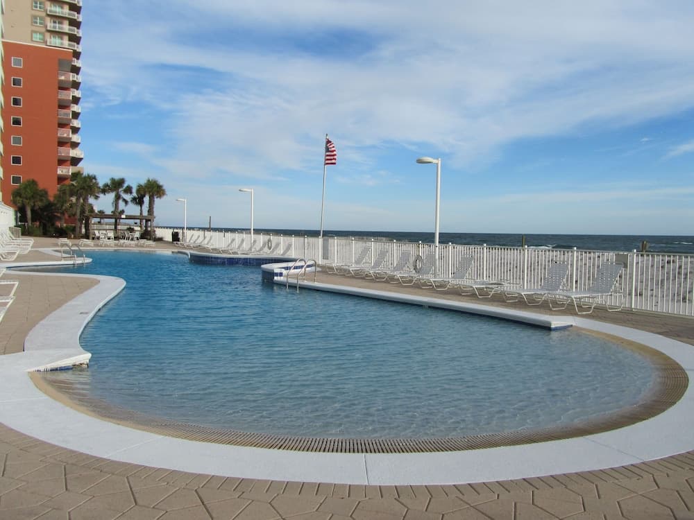 Ocean House Unit 1404 interior in Gulf Shores, AL — gallery photo 2