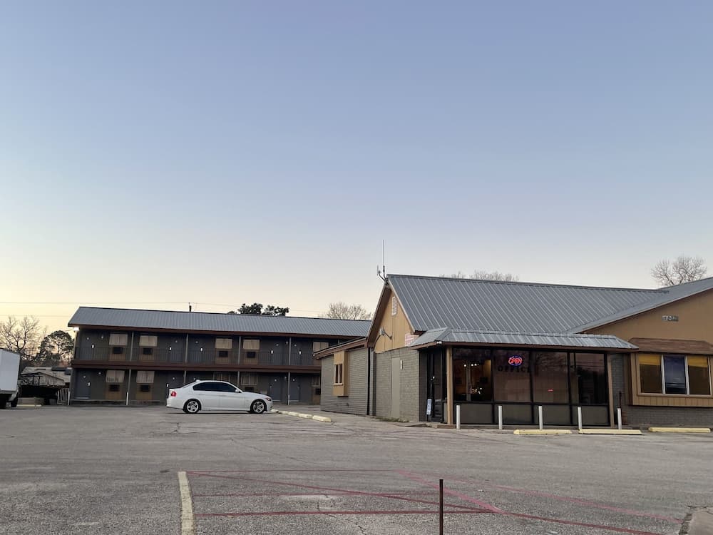 Sky Inn — hotel in Rockdale, Texas