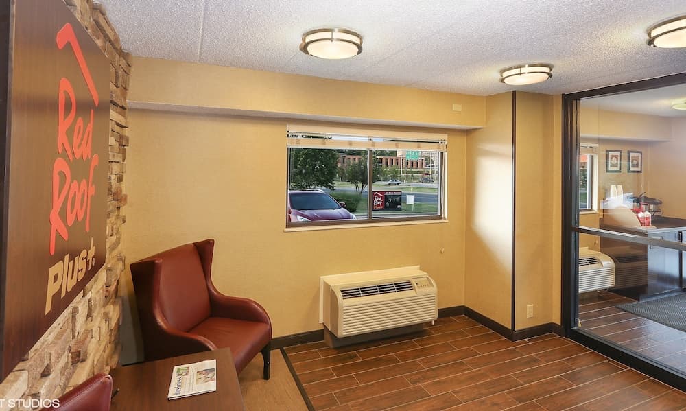 Red Roof Inn PLUS+ Baltimore-Washington DC/ BWI South interior in Hanover, MD — gallery photo 2