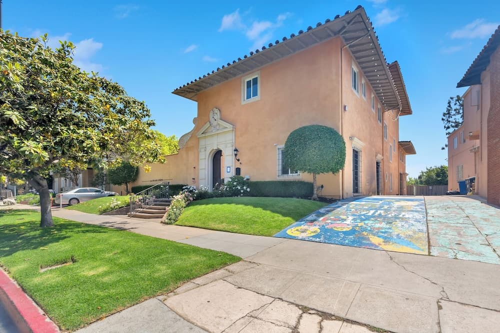 Westholme Park featured exterior or lobby in Los Angeles, CA — similar hotel