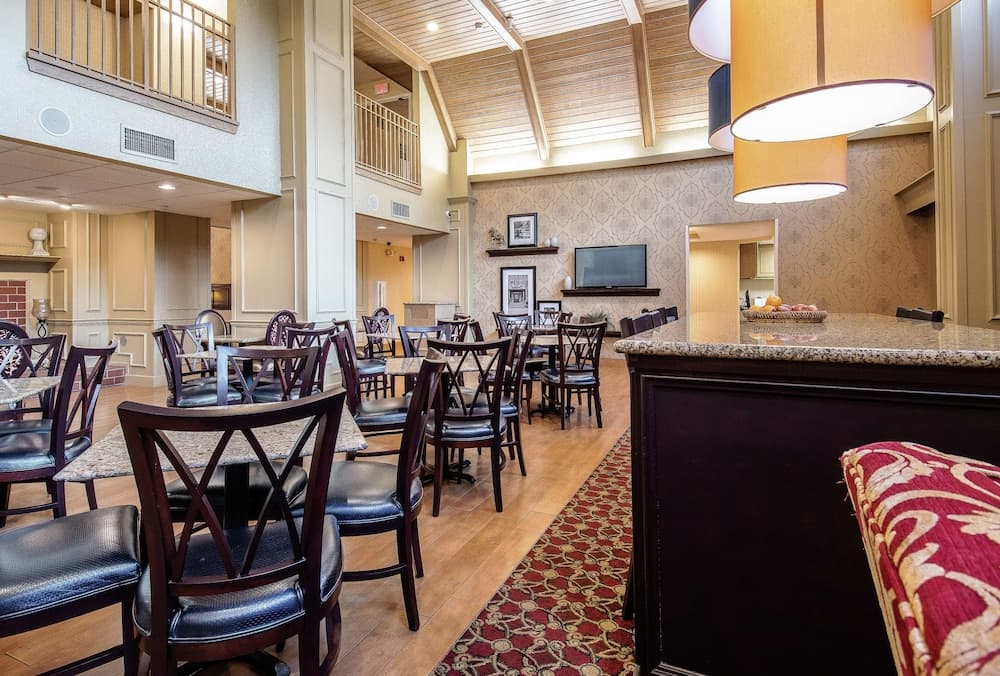 Hampton Inn & Suites Williamsburg-Richmond Rd. interior in Williamsburg, VA — gallery photo 2