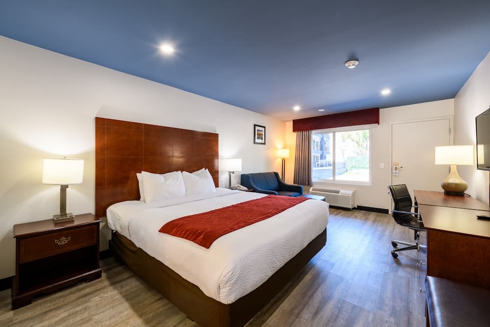 Hyland Inn Pasadena Civic Auditorium featured exterior or lobby in Pasadena, CA — similar hotel