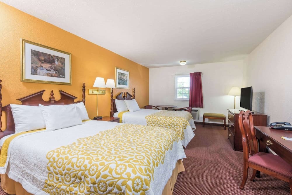 Days Inn by Wyndham Amherst — hotel in Amherst, Ohio