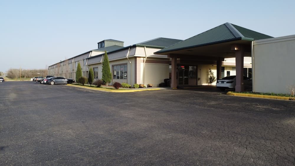 USA Inn Junction City Near Fort Riley featured exterior or lobby in Junction City, KS — similar hotel