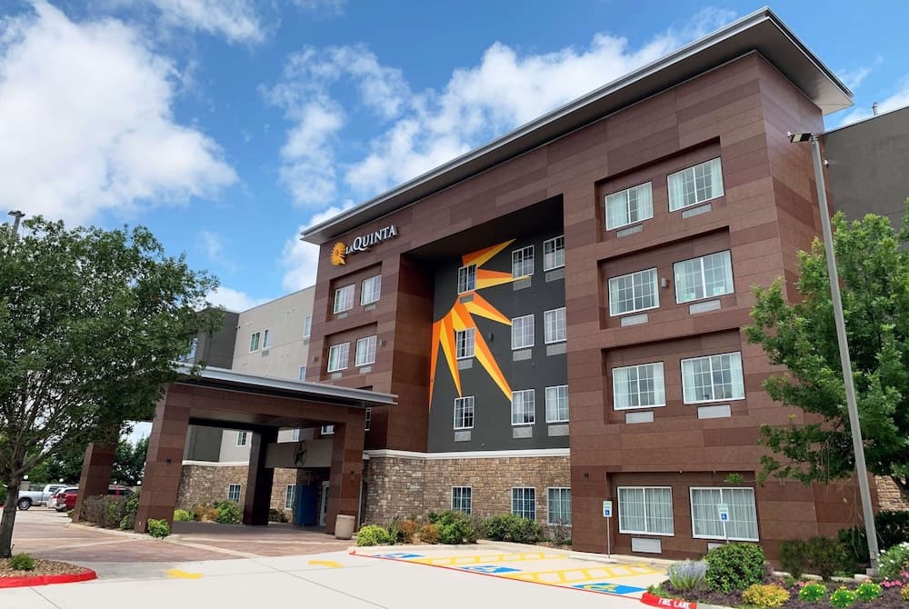 La Quinta Inn and Suites by Wyndham Schertz-San Antonio-Selma — hotel in Schertz, Texas