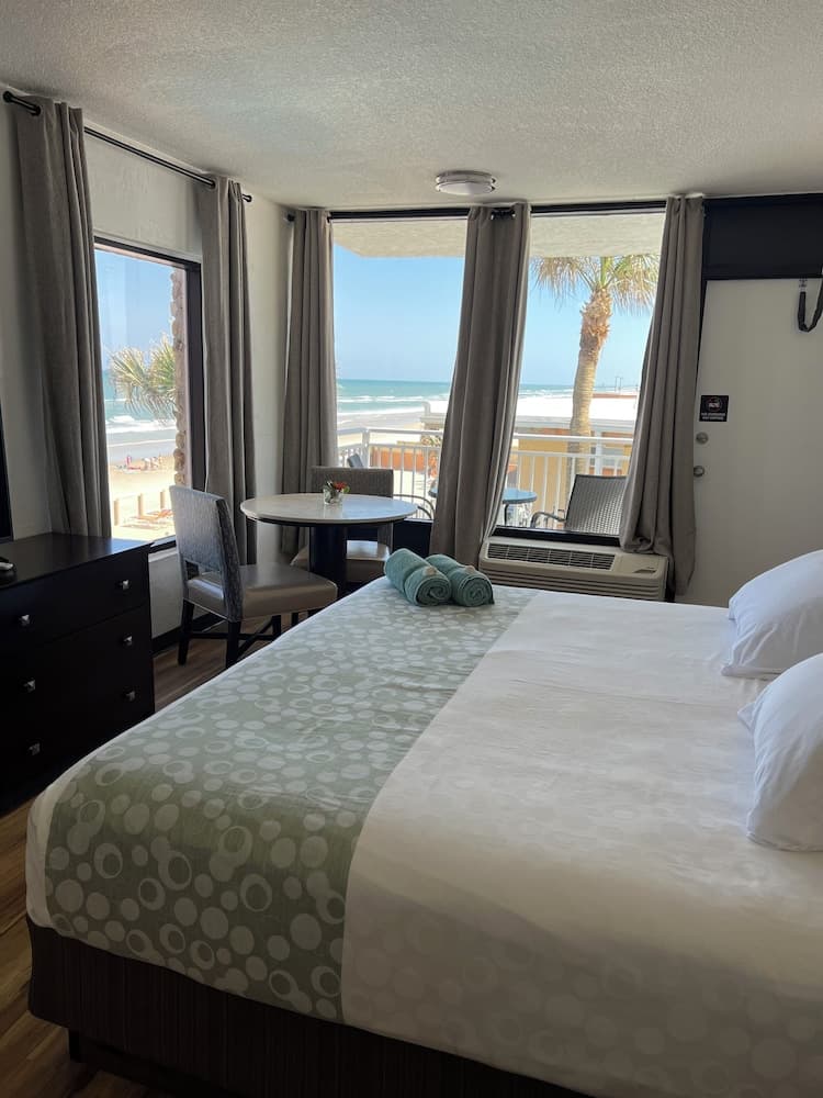 Flamingo Inn Beachfront — hotel in Daytona Beach Shores, Florida