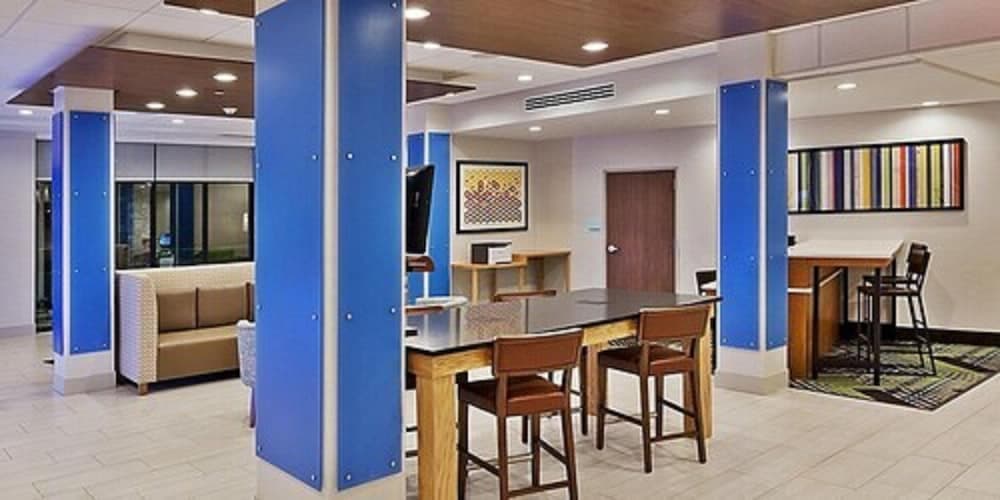 Holiday Inn Express and Suites Griffin by IHG interior in Griffin, GA — gallery photo 2