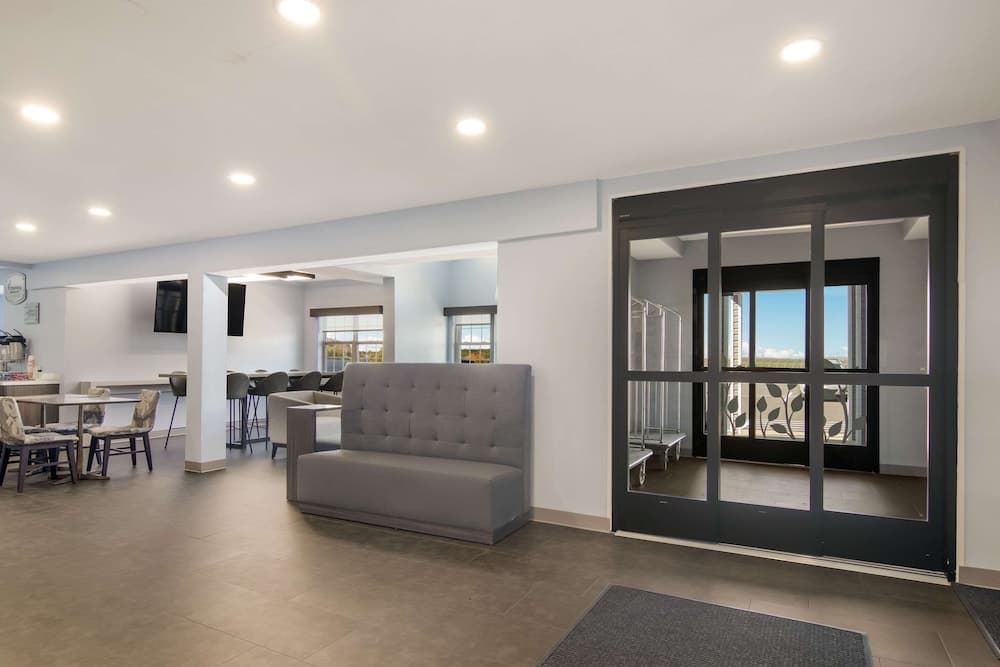 MainStay Suites Clarion, PA near I-80 interior in Clarion, PA — gallery photo 2