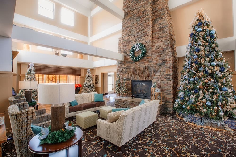 The Lodge at Geneva interior in Geneva, OH — gallery photo 2