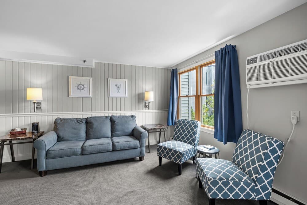 Harborline Hotel interior in Rockland, ME — gallery photo 2