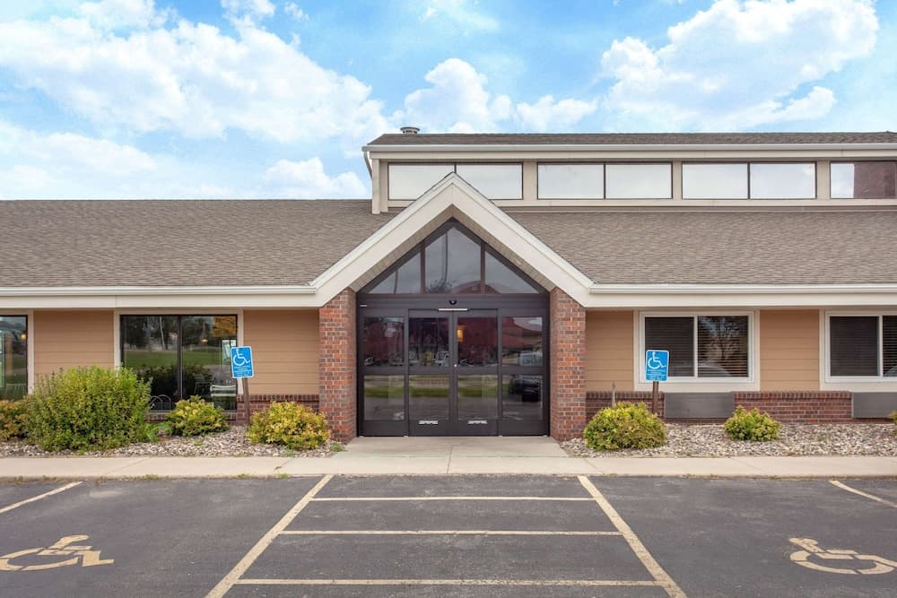 AmericInn by Wyndham Willmar — hotel in Willmar, Minnesota