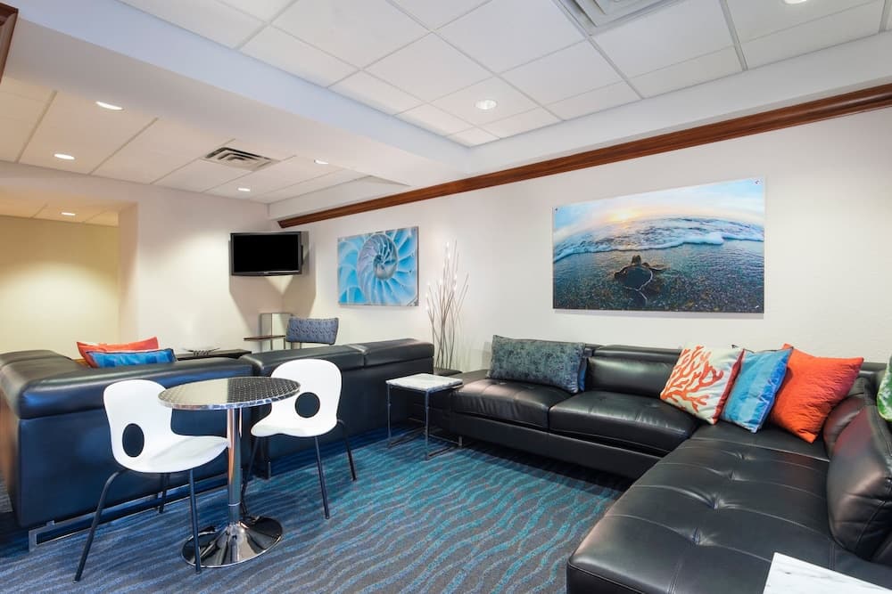 Holiday Inn Express Hotel & Suites Clearwater North-Dunedin by IHG interior in Dunedin, FL — gallery photo 2