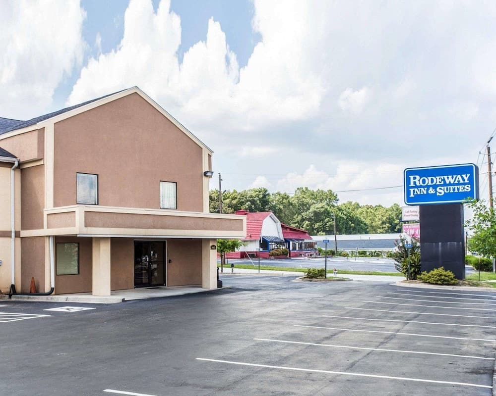 Country Hearth Inn & Suites — hotel in Forest Park, Georgia