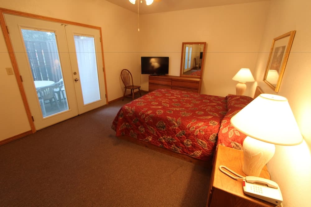 Roundhouse Resort property views in Pinetop, AZ — gallery photo 3
