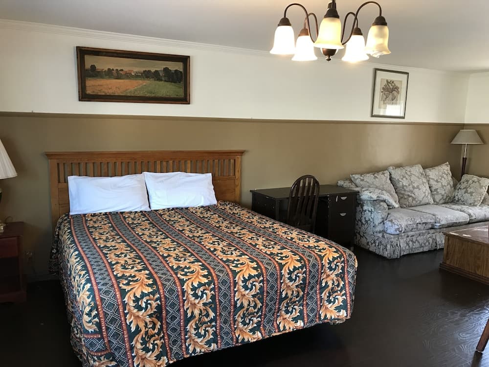 Sunshine Village Motel interior in Santa Ana, CA — gallery photo 2