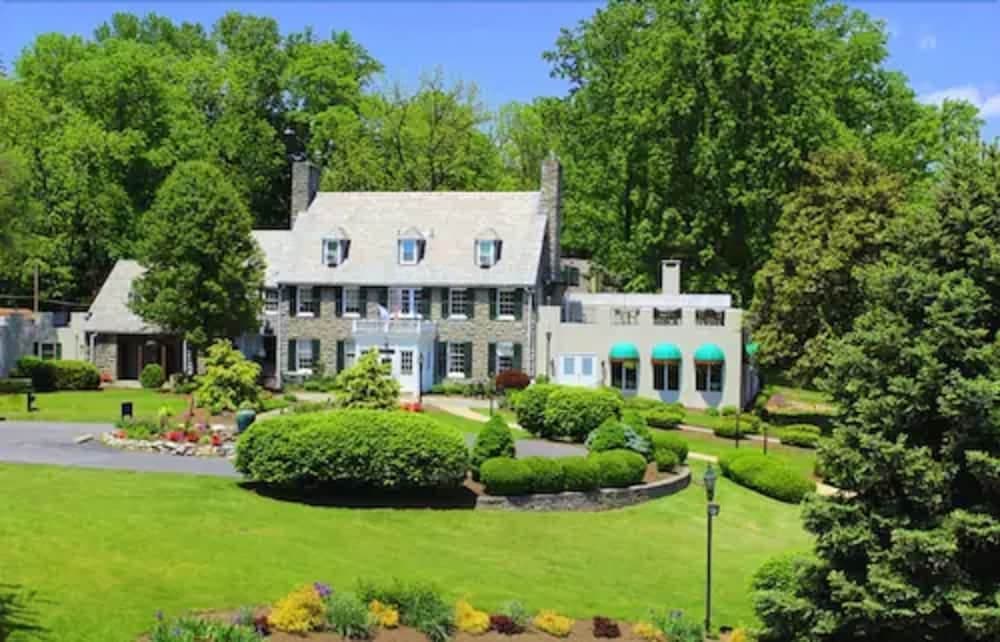 Bavarian Inn — hotel in Shenandoah Junction, West Virginia
