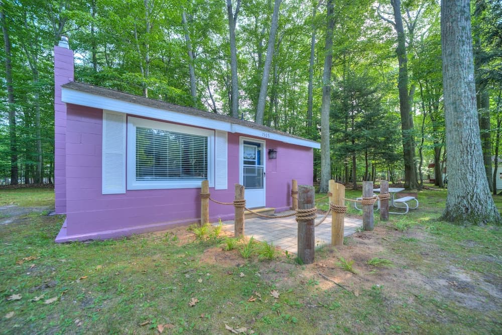 Scenic Drive Resort by DreamStay featured exterior or lobby in Muskegon, MI — similar hotel