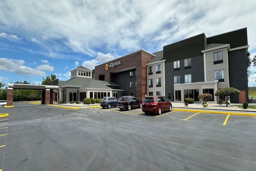 La Quinta Inn & Suites by Wyndham South Holland — hotel in South Holland, Illinois