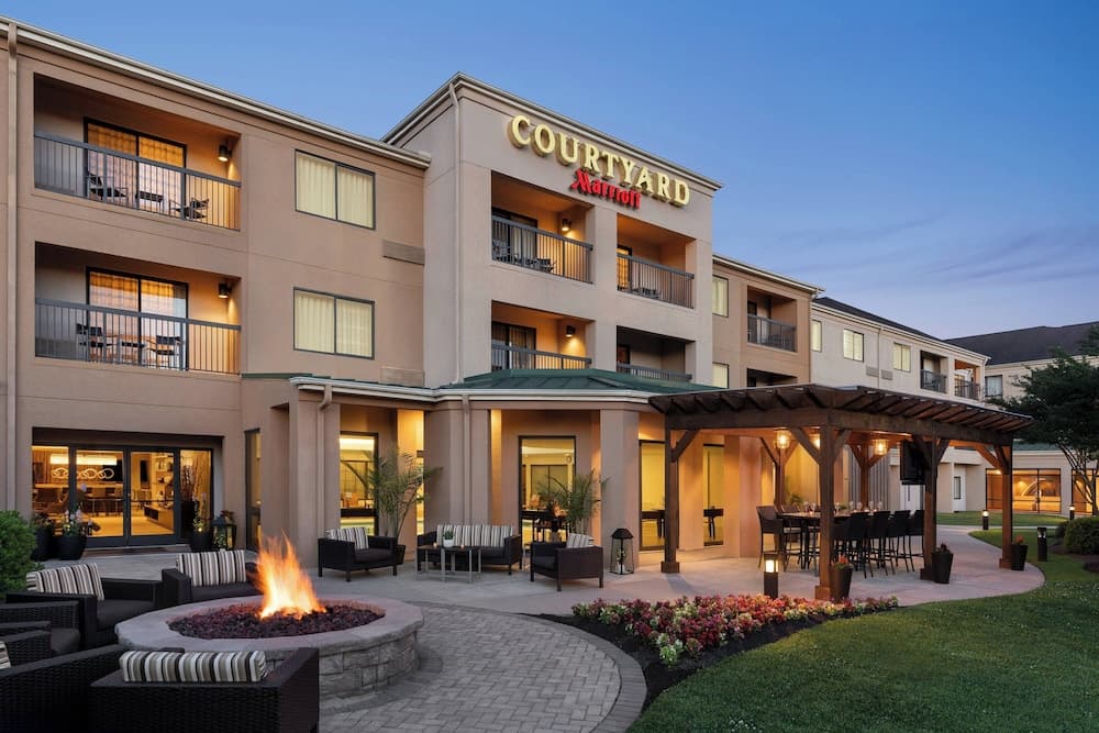 Courtyard Marriott Greenville — hotel in Greenville, North Carolina
