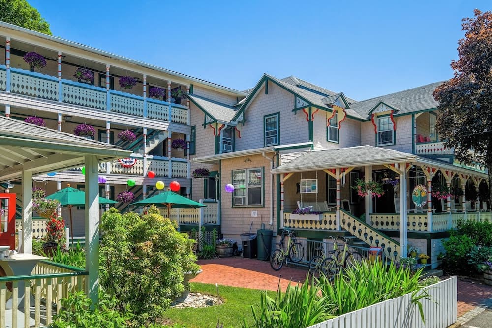 Pequot Hotel — hotel in Oak Bluffs, Massachusetts