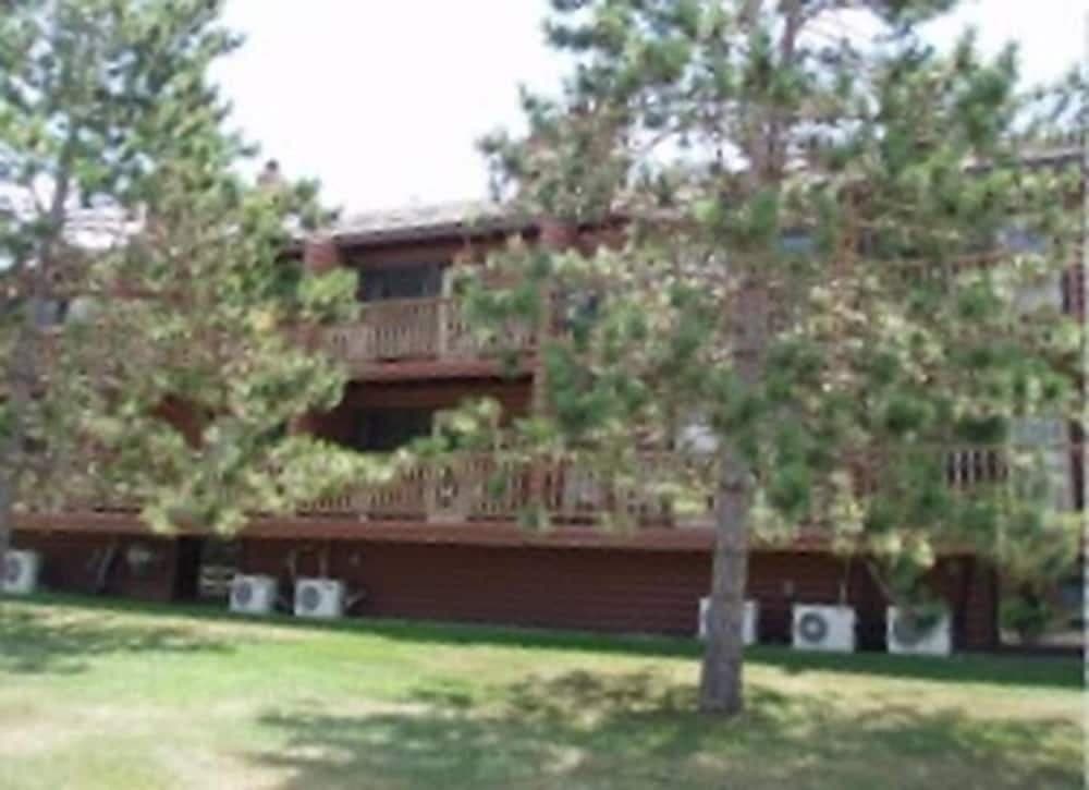 High Village — hotel in Pequot Lakes, Minnesota