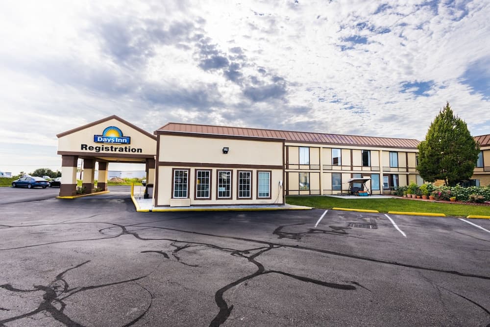 Days Inn by Wyndham Sharonville featured exterior or lobby in Sharonville, OH — similar hotel