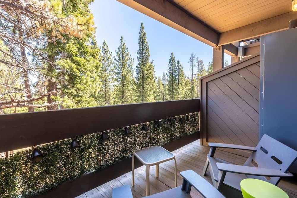 Modern Hotel-Style Studio - Timber Creek Lodge #210 by RedAwning — hotel in Truckee, California