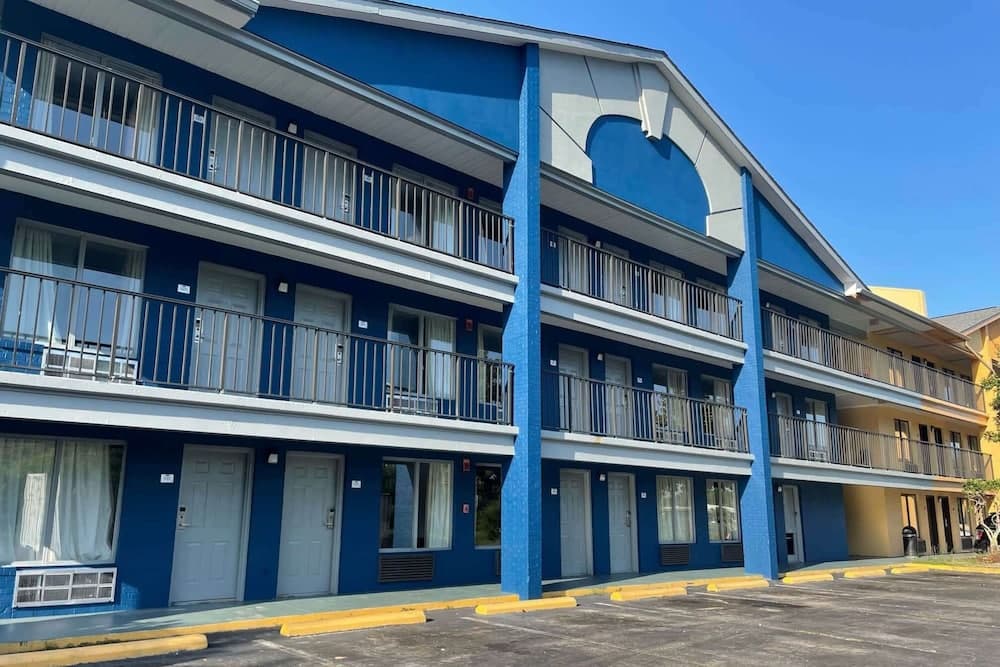 Travelodge by Wyndham Mobile Al featured exterior or lobby in Mobile, AL — similar hotel