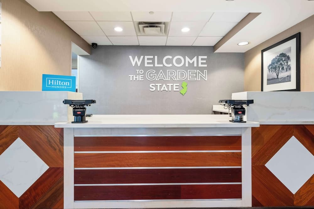 Hampton Inn Ridgefield Park interior in Ridgefield Park, NJ — gallery photo 2
