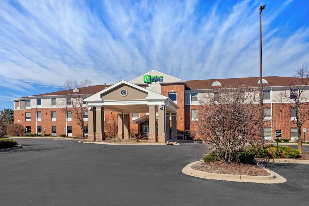 Holiday Inn Express Hotel & Suites Chicago-Algonquin by IHG — hotel in McHenry, Illinois