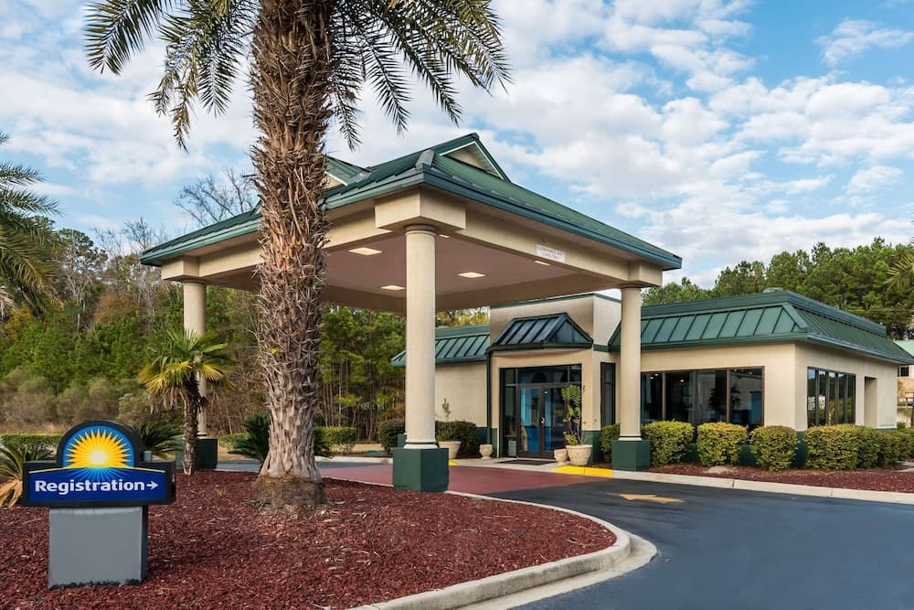 Days Inn by Wyndham Richmond Hill/Savannah — hotel in Richmond Hill, Georgia