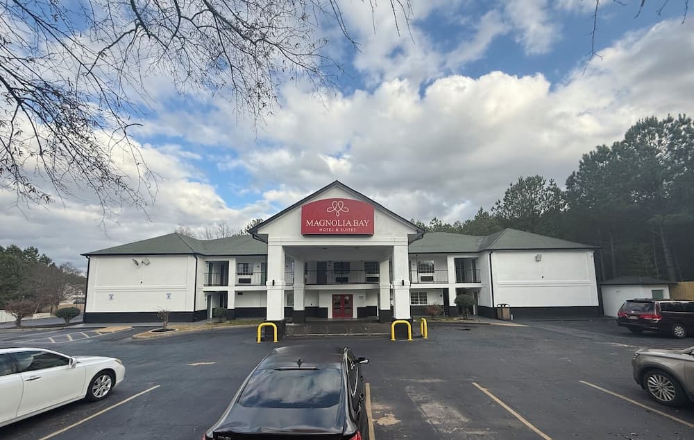 Magnolia Bay Hotel & Suites — hotel in Jonesboro, Georgia