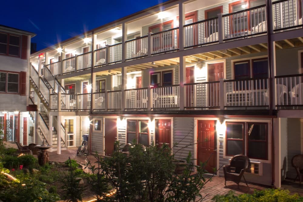 MV Surfside Hotel — hotel in Oak Bluffs, Massachusetts